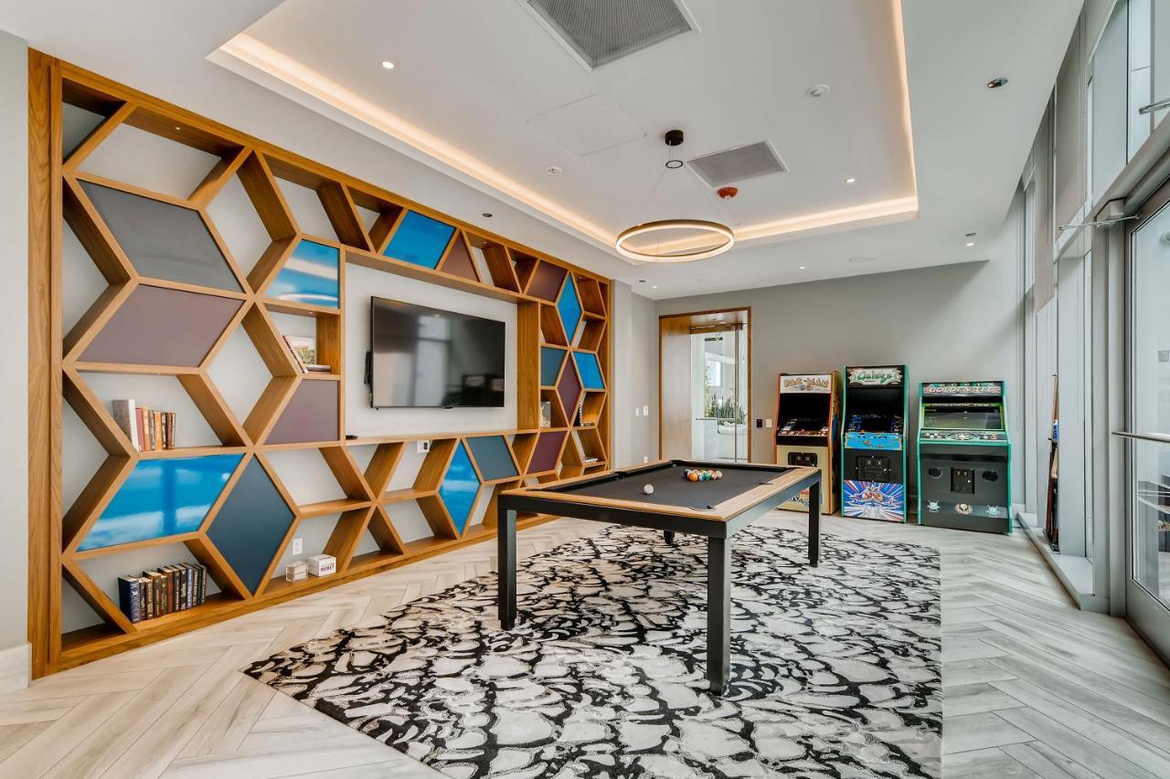 시카고 Sentral Michigan Avenue 아파트 호텔 외부 사진 The game room at the 2018 Student Union