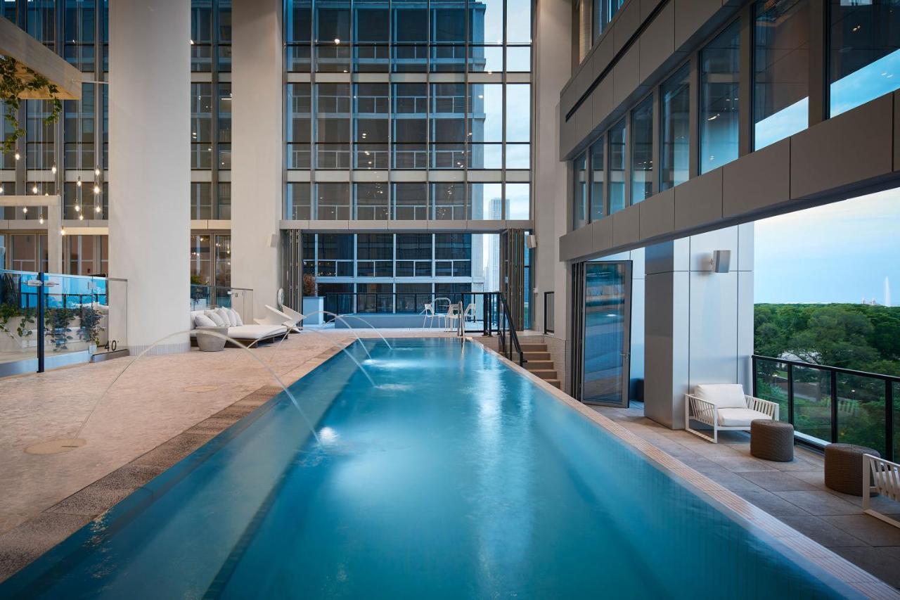 시카고 Sentral Michigan Avenue 아파트 호텔 외부 사진 The pool at the Ritz-Carlton, Dallas