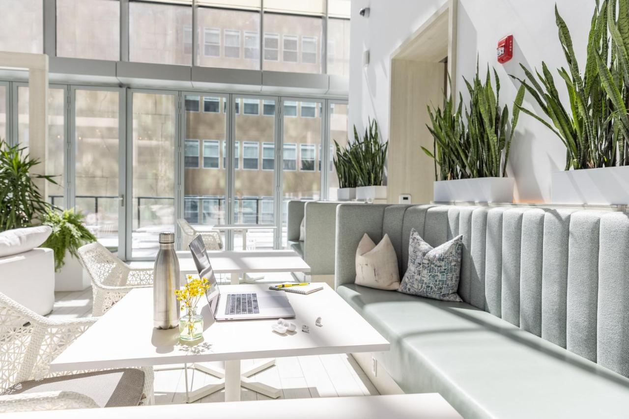 시카고 Sentral Michigan Avenue 아파트 호텔 외부 사진 The interior of the lounge