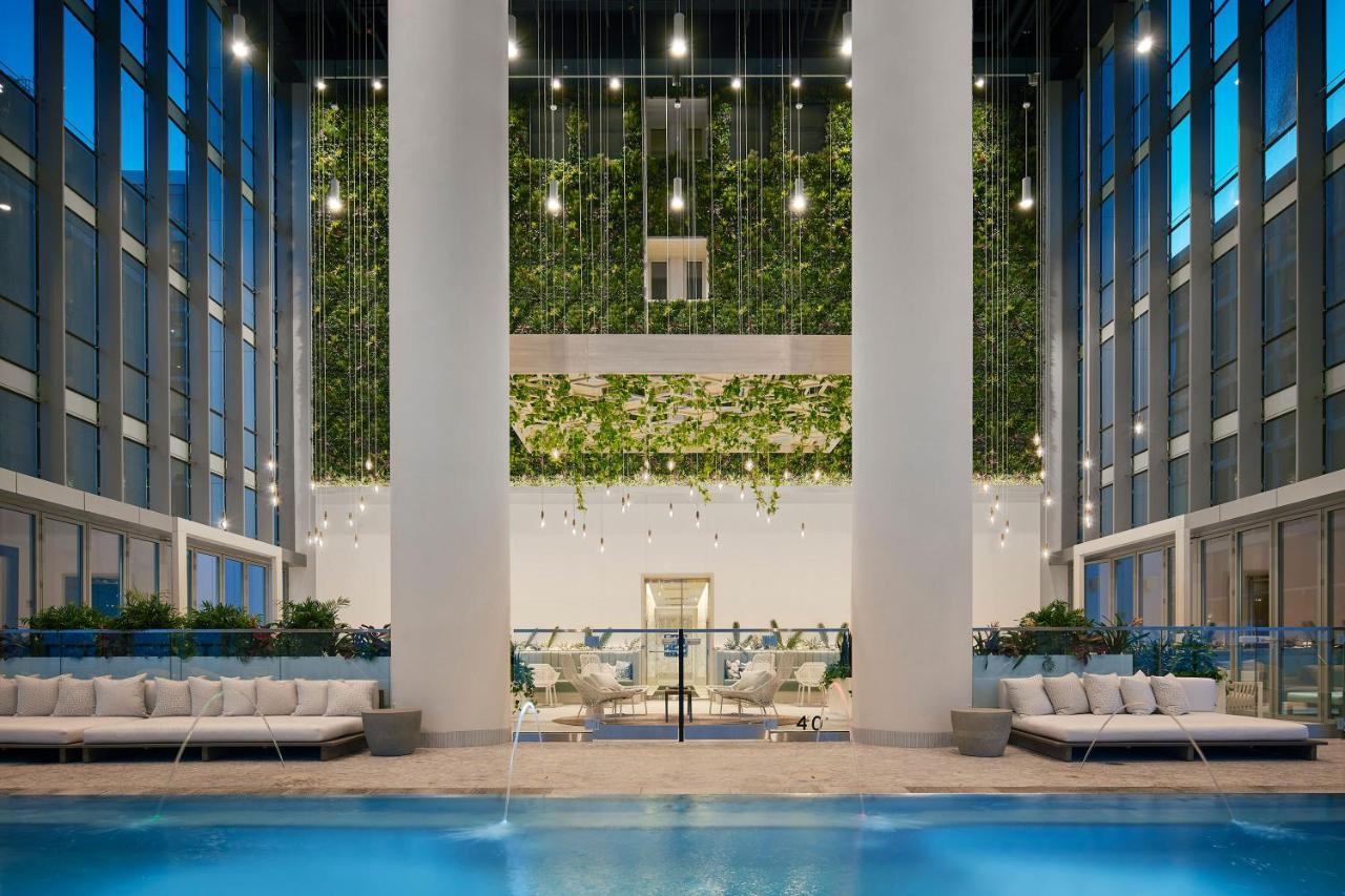 시카고 Sentral Michigan Avenue 아파트 호텔 외부 사진 The pool at the Ritz-Carlton, Melbourne