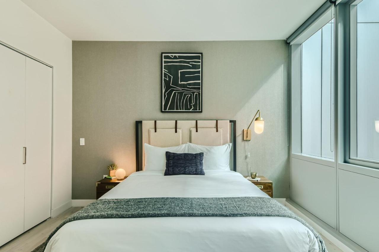 시카고 Sentral Michigan Avenue 아파트 호텔 외부 사진 A bedroom at the hotel