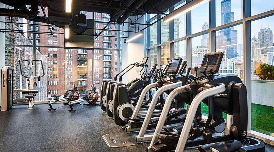 시카고 Sentral Michigan Avenue 아파트 호텔 시설 사진 The gym at The Standard East Village