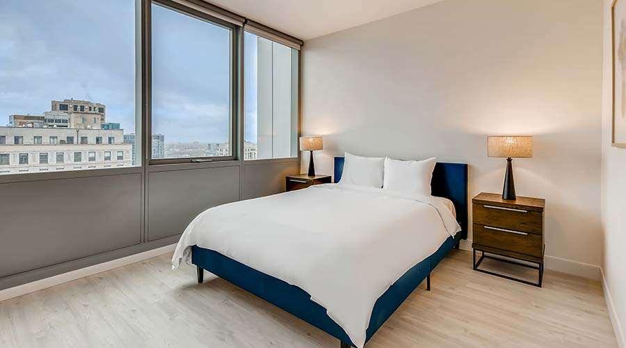 시카고 Sentral Michigan Avenue 아파트 호텔 객실 사진 A bedroom at the hotel