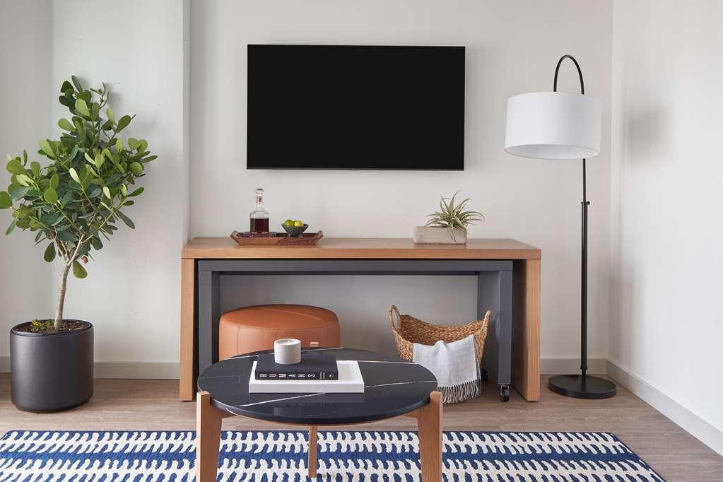 시카고 Sentral Michigan Avenue 아파트 호텔 객실 사진 A television set in a living room