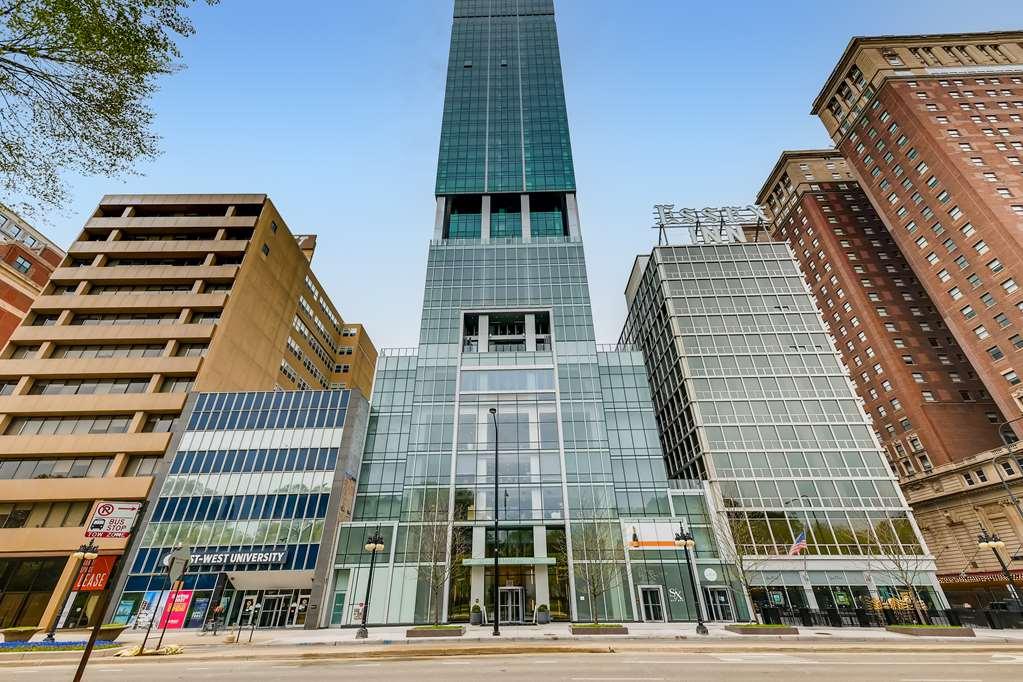 시카고 Sentral Michigan Avenue 아파트 호텔 외부 사진 The building's entrance